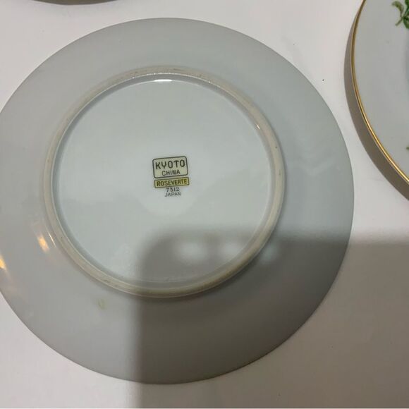 4 Vintage KYOTO 7512 ROSEVERTE 6 1/4” Dessert PLATES Roses CHINA Gold G16 - Picture 3 of 5
